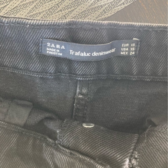 💋NWOT Zara Black Denim Jean Metal Eyelet Side Stripe Distressed Rip Skirt XS - Picture 8 of 8